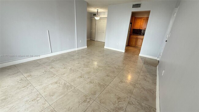 Foto del edificio - 8303 SW 142nd Ave