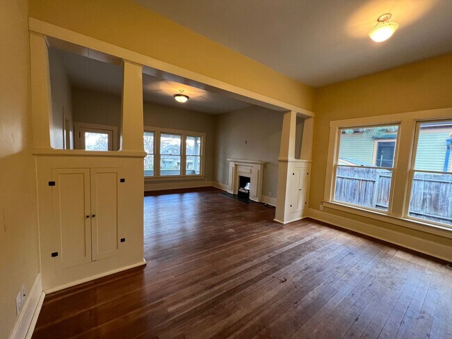 Foto del edificio - 3 Bedroom Craftsman style home in prime As...