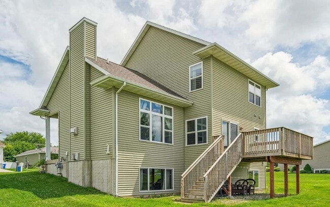 Building Photo - 4 Bed 3.5 Bath House for Rent! Appliances, Lawncare and Snow Removal included!!!