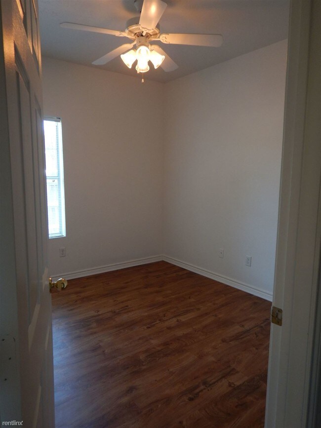 Foto del edificio - 3 br, 2 bath Duplex - 1801 Prairie Dr