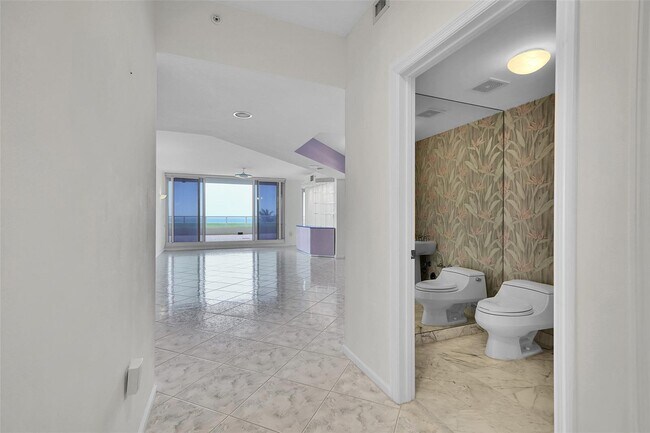 Foto del edificio - 6001 N Ocean Dr