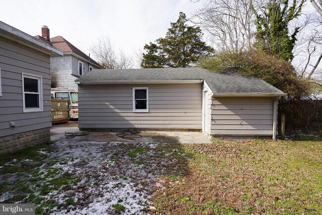 Foto del edificio - 305 E Pine St