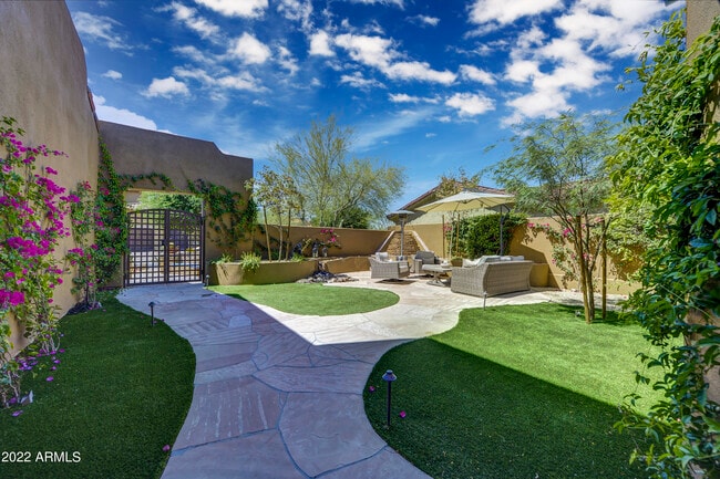 Building Photo - 7440 E Calle Primera Vista