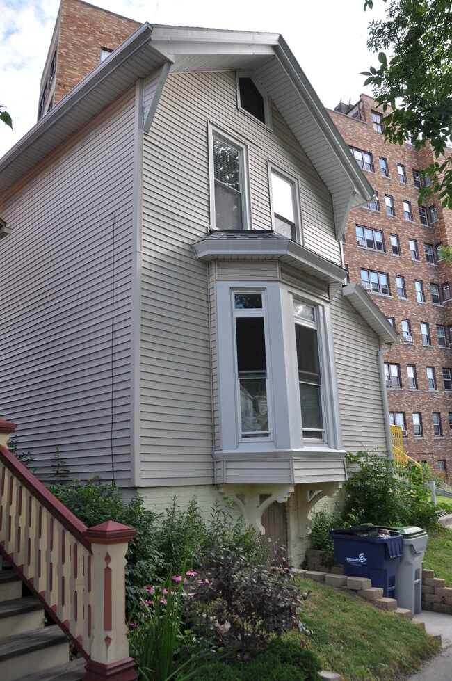 Building Photo - 1124 E Lyon St