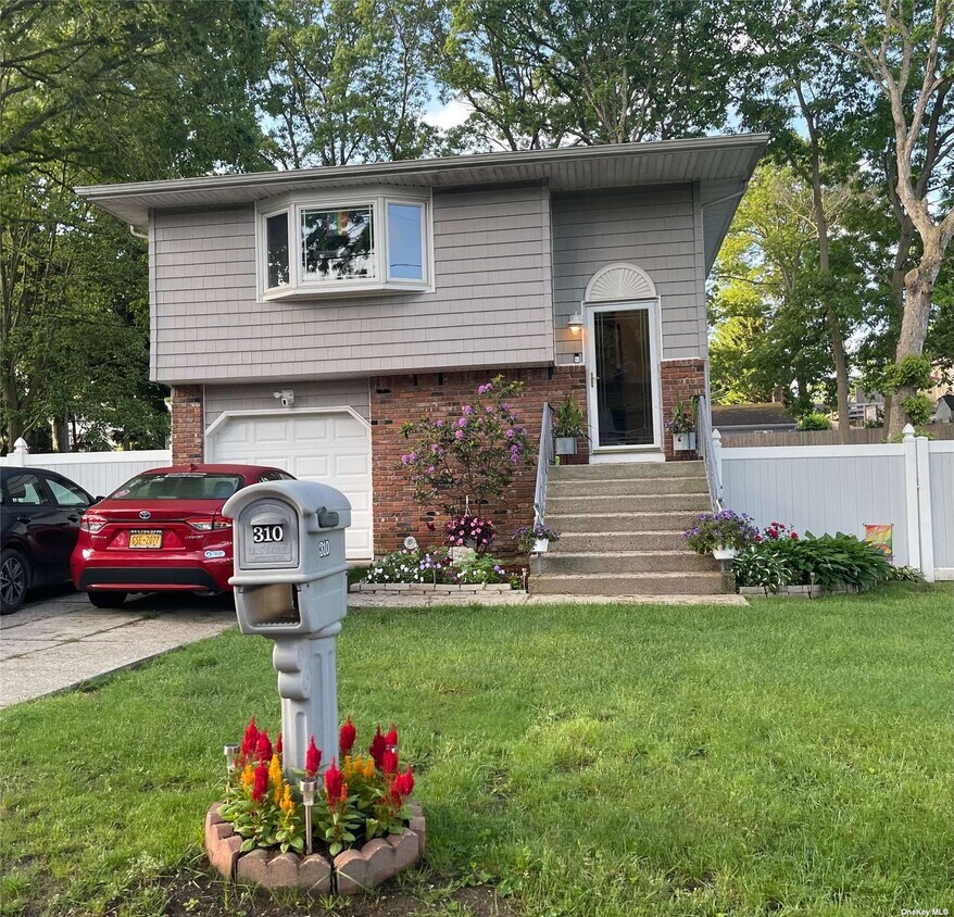 310 Shelter Rd, Ronkonkoma, NY 11779 House Rental in Ronkonkoma, NY