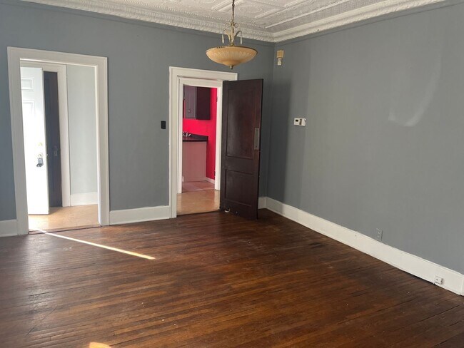 Building Photo - 1405 S 5th St