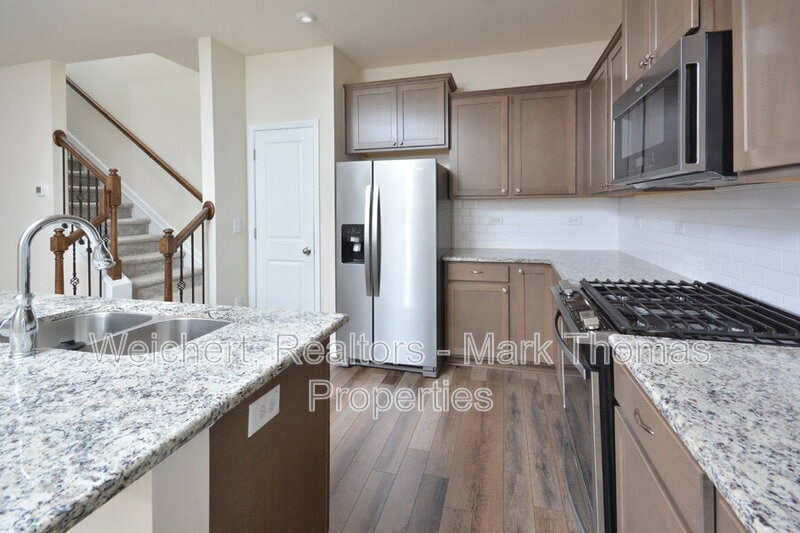 Primary Photo - 409 Vassar Dr