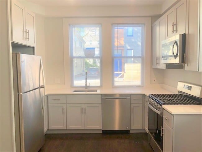 Building Photo - 75 Kinnaird St