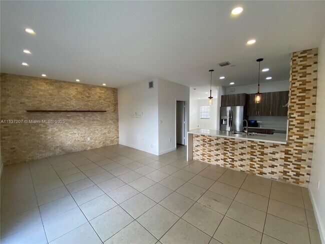 Building Photo - 343 NE 37th Terrace