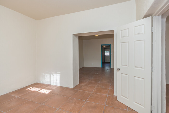 Foto del edificio - BARELAS ADOBE  2 bedroom 1 bath GATED ACCESS