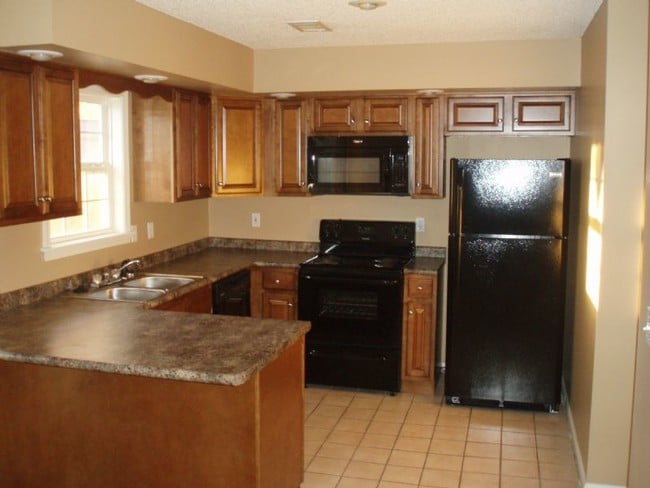 Building Photo - 2107 Greystone Cv