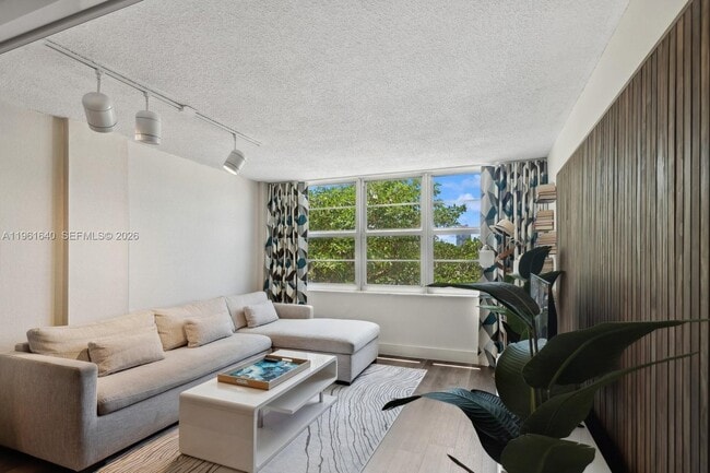 Building Photo - 1020 Meridian Ave