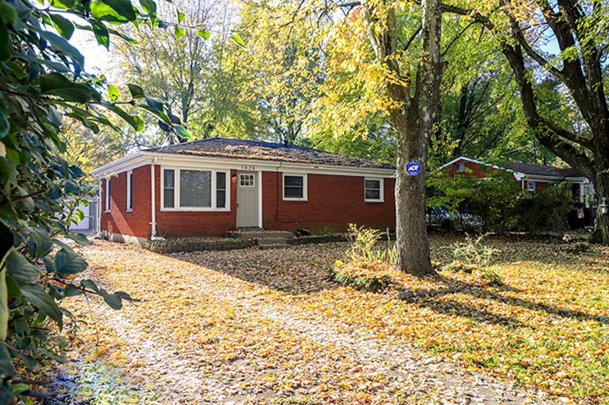 Foto principal - 3 bedroom 1 bath in Valley Station!