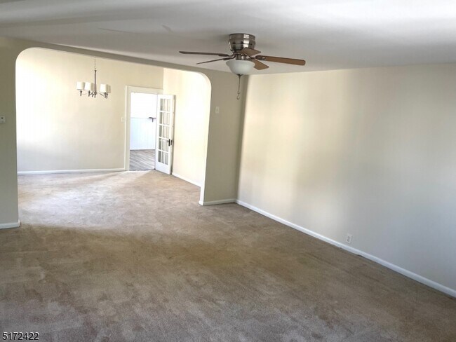 Foto del edificio - 122 Maple Ave