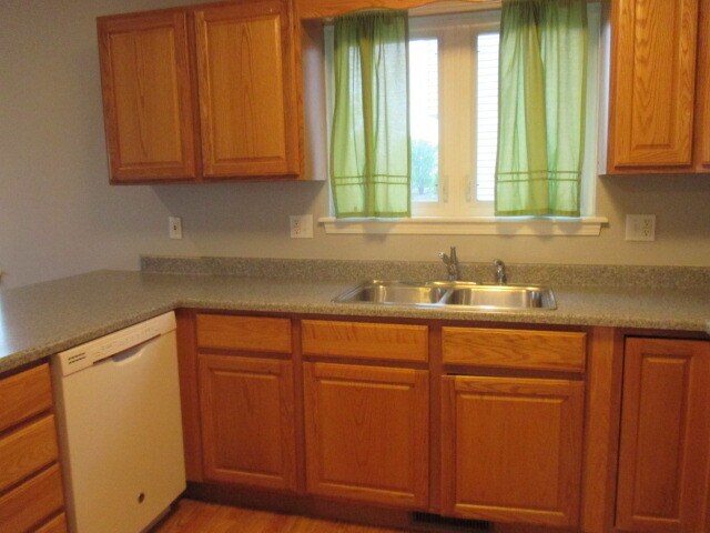 Building Photo - 1474 Moluf St