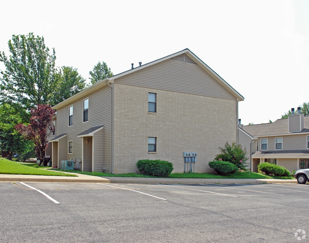 400 Fairway Cir, Springdale, AR 72764 Apartments in Springdale, AR