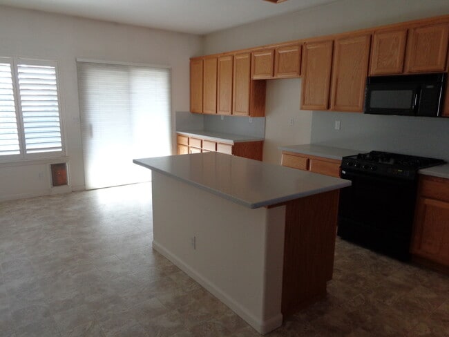 Foto del edificio - Beautiful 4 Bedroom, 2 Bath Home