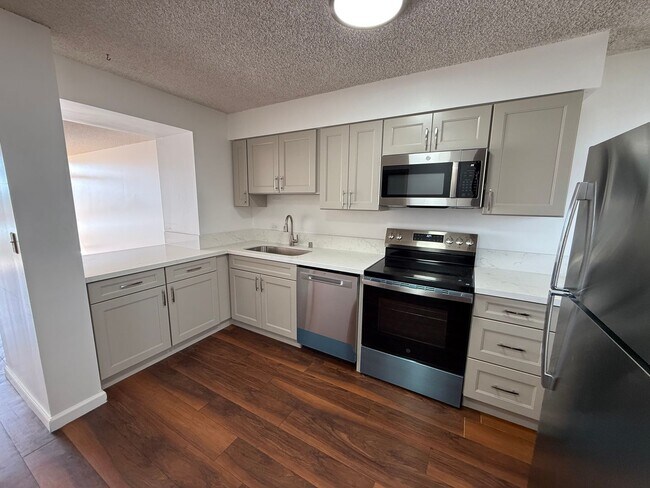 Building Photo - 500 University Ave