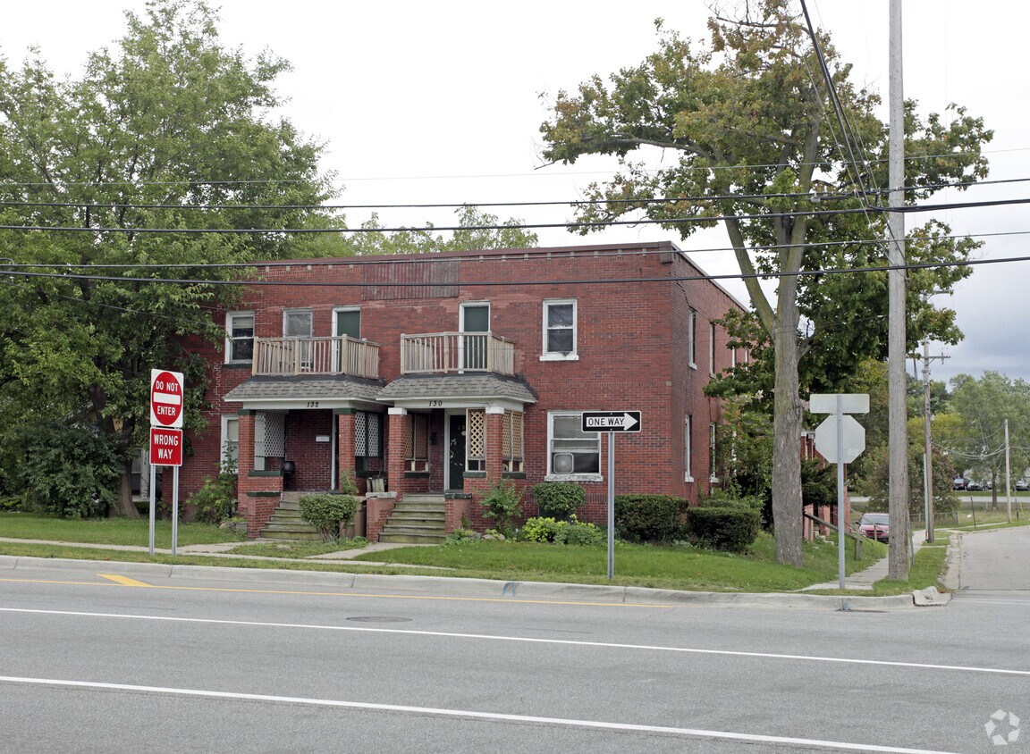Primary Photo - 130-132 University Dr