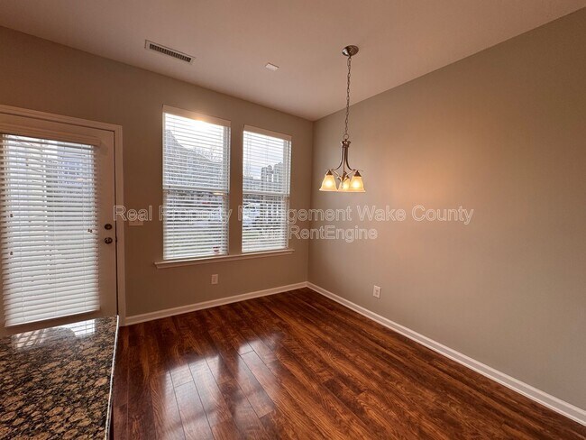 Building Photo - 330 Carthage Ct