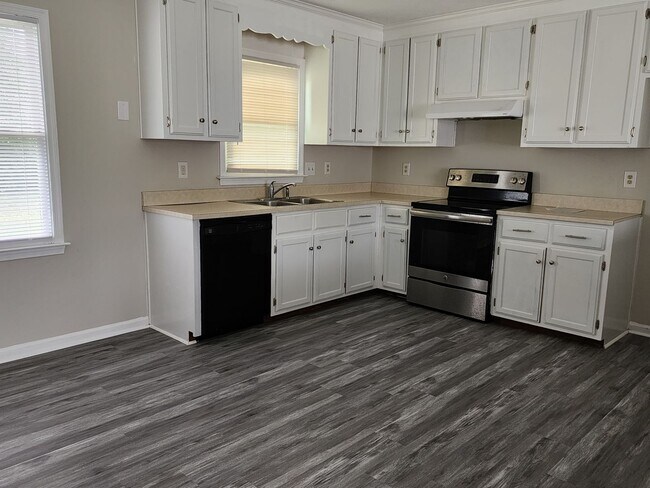 Building Photo - 3 BR 2 BA House