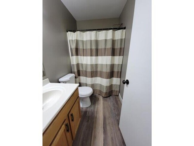 Foto del edificio - Newer Town Home *3Bed*2.5 Baths plus walk ...