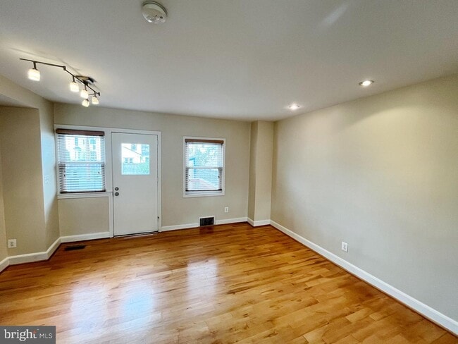 Building Photo - 420 E Bellefonte Ave