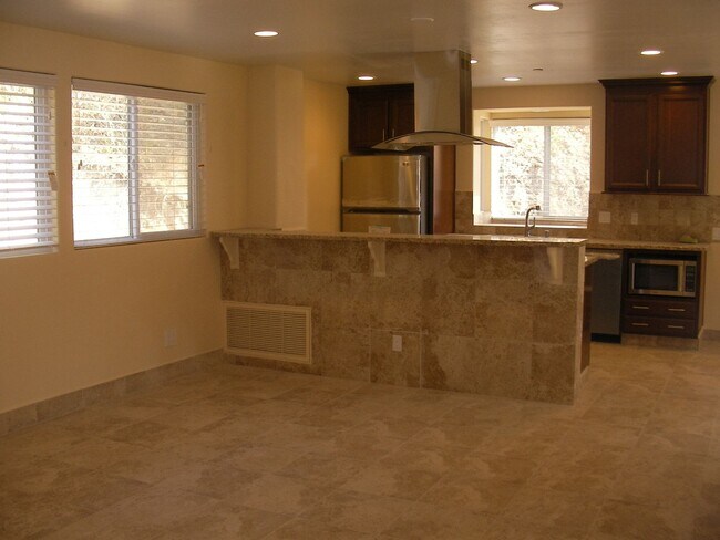 Foto del edificio - 20980 Laguna Canyon Rd