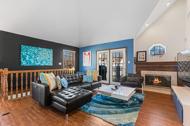 Building Photo - 204 Racquet Club Ct
