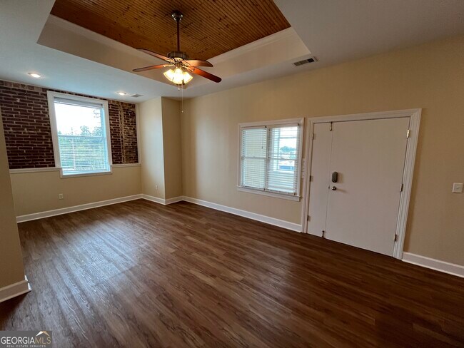 Foto del edificio - 55 E Main St