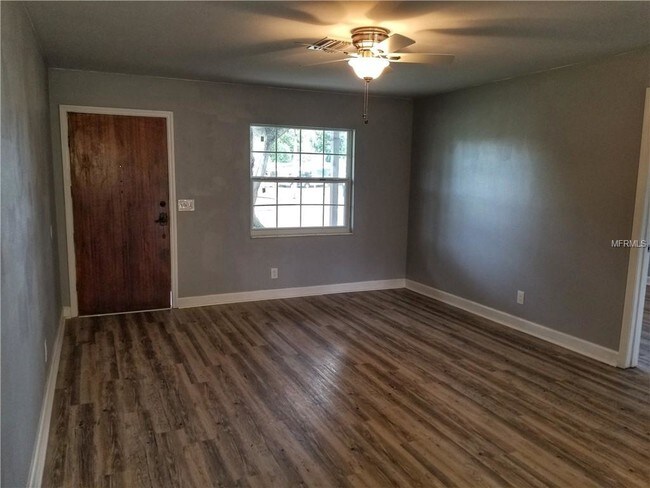 Foto del edificio - 4321 Wallace Cir