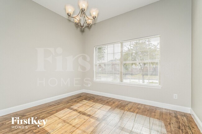 Building Photo - 1215 Jessie Ln