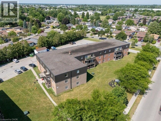 Building Photo - 390 Admiral Dr