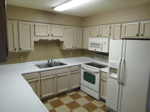 Building Photo - 106 Willow Grove Rd