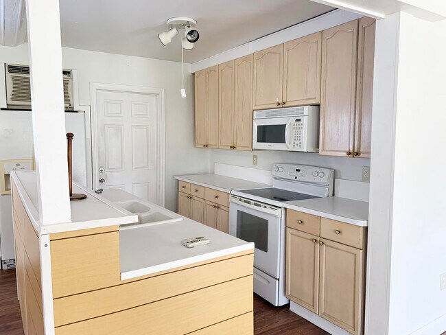 Building Photo - 429 56th St