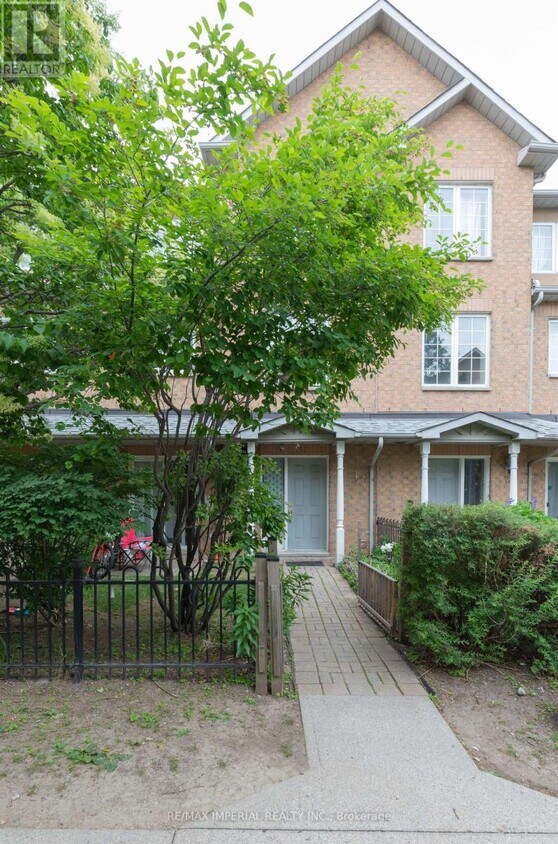 Primary Photo - 16 Cox Blvd