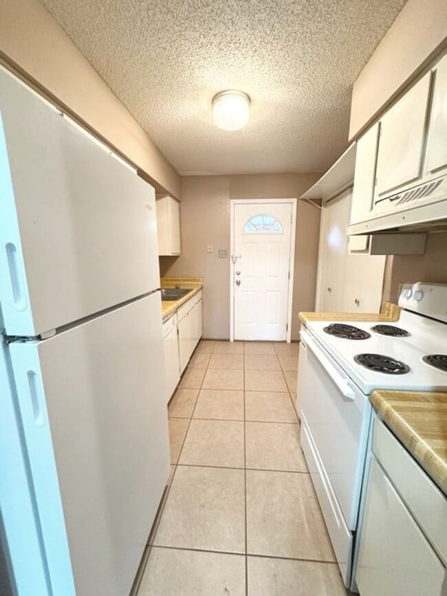 Building Photo - 6235 Bedford Dr