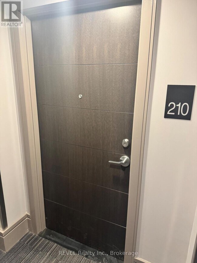 Photo du bâtiment - 210 - 300B FOURTH AVENUE