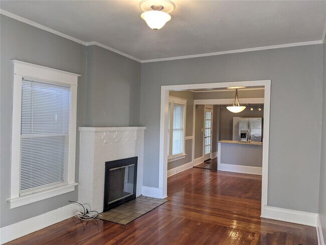 Foto del edificio - 304 E Hanna Ave