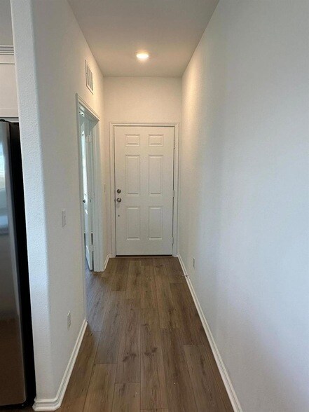 Foto del edificio - 425 Salt Springs Rd