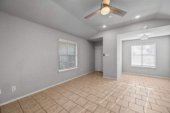 Foto del edificio - Two Bedroom Duplex For Rent in Cedar Hill.