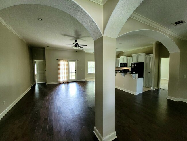 Building Photo - 630 Freedom Trl