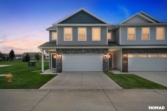 Building Photo - 912 Maywood Ln