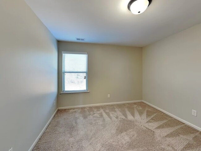 Building Photo - 2064 Hydrangea Ln