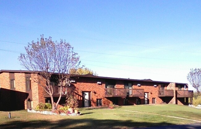 Building Photo - 815 Golf View Ln