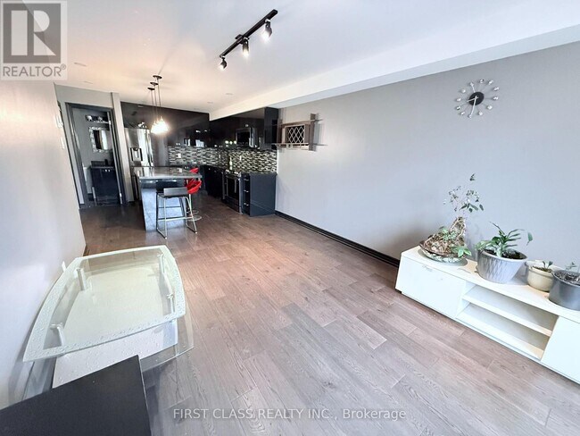 Photo du bâtiment - 2135 Dufferin St