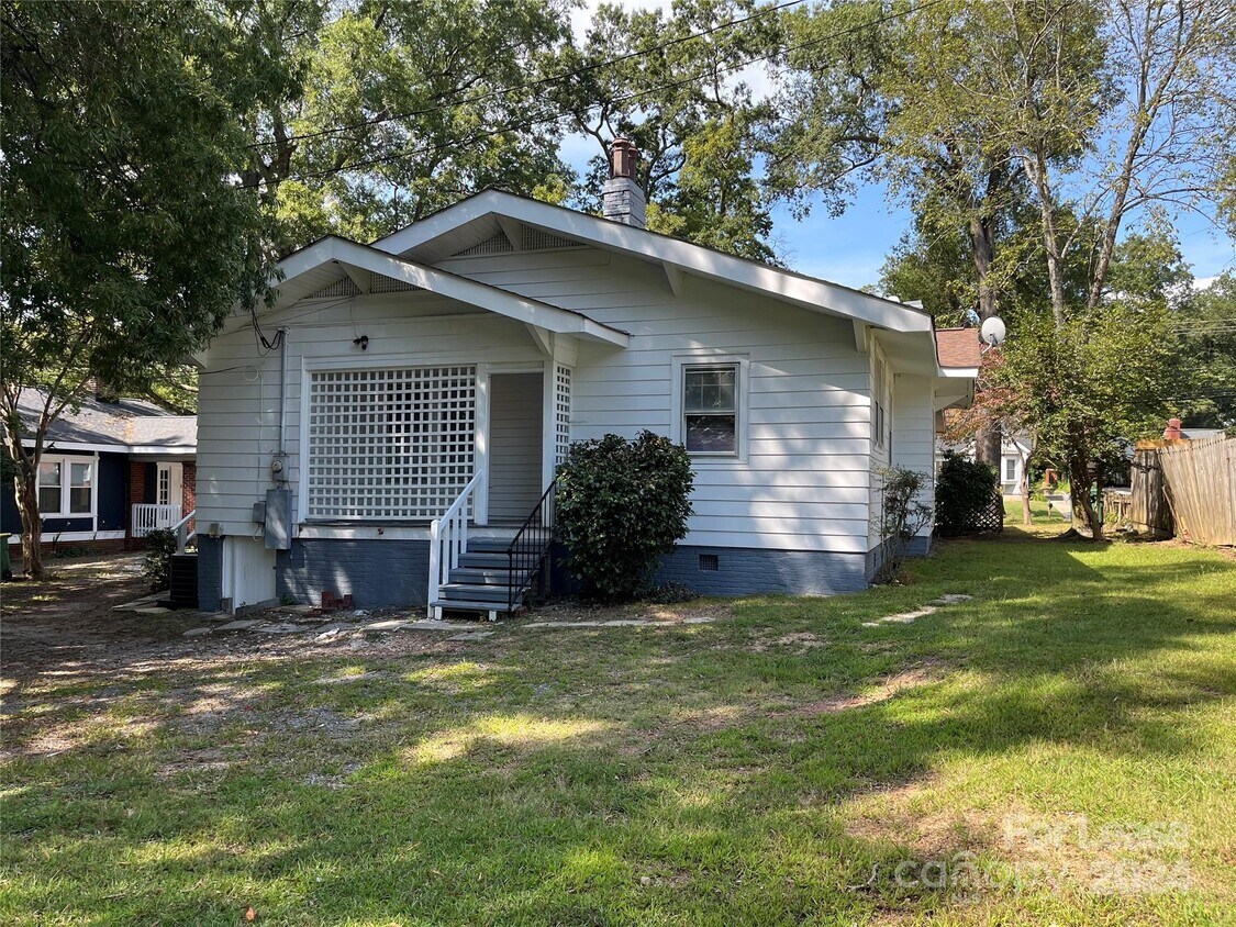 Primary Photo - 1034 E Main St