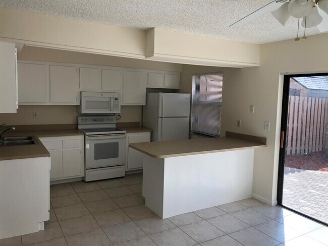 Building Photo - 803 Sandtree Dr
