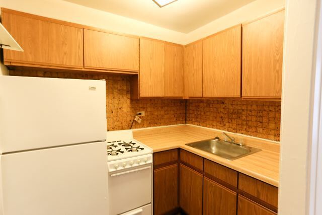 Foto del edificio - 629 W Belmont Ave