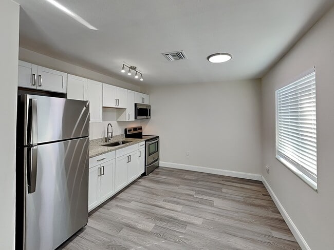 Foto del edificio - 536 Charles Ct